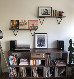 Floating TV cabinet, vinyl cupboard and shelves N.E. – 10/2021